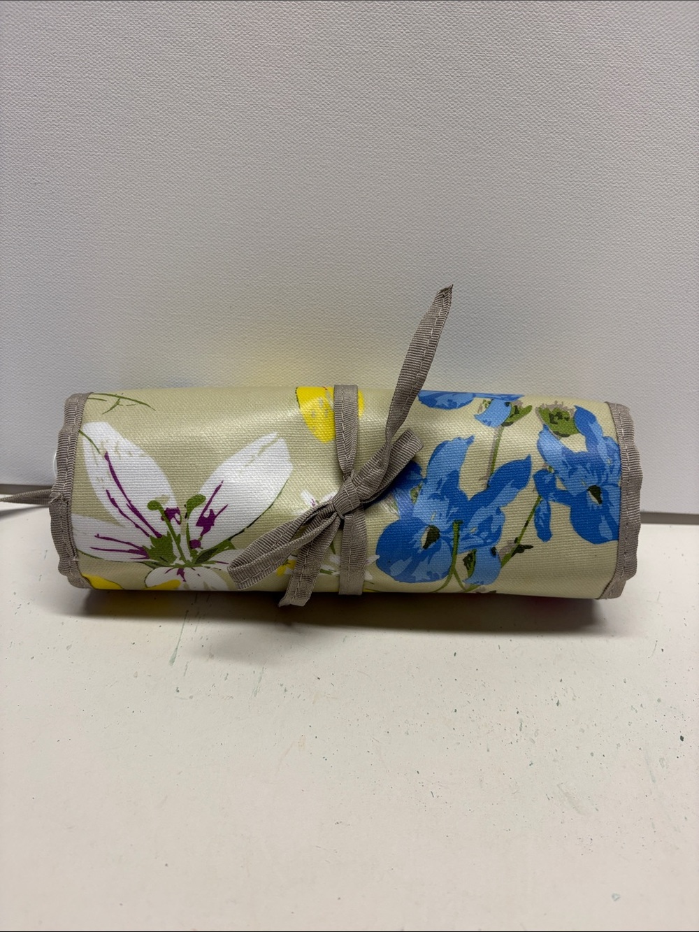 Floral Roll-Up Cosmetic or Jewelry Case - Cream with Blue & White Flower Print